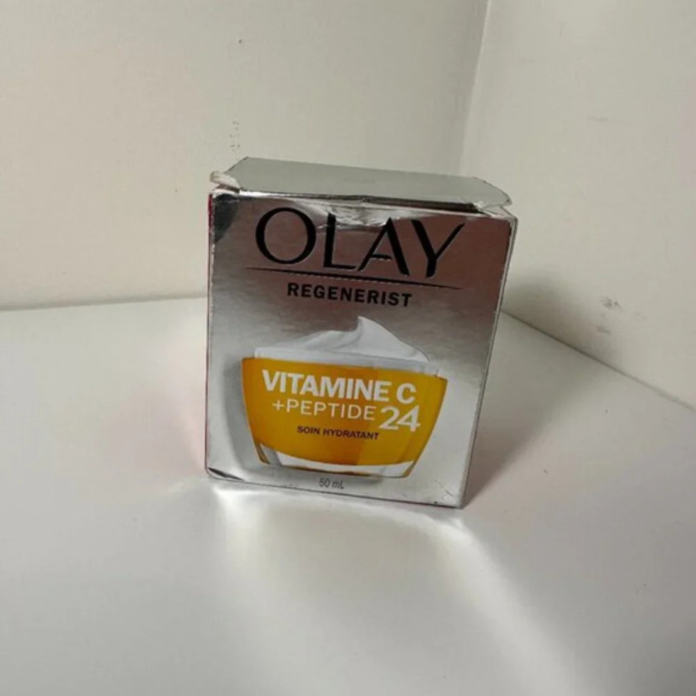 Olay Regenererist Vitamin  C +Peptide 24 Hydrating Moisturizer
